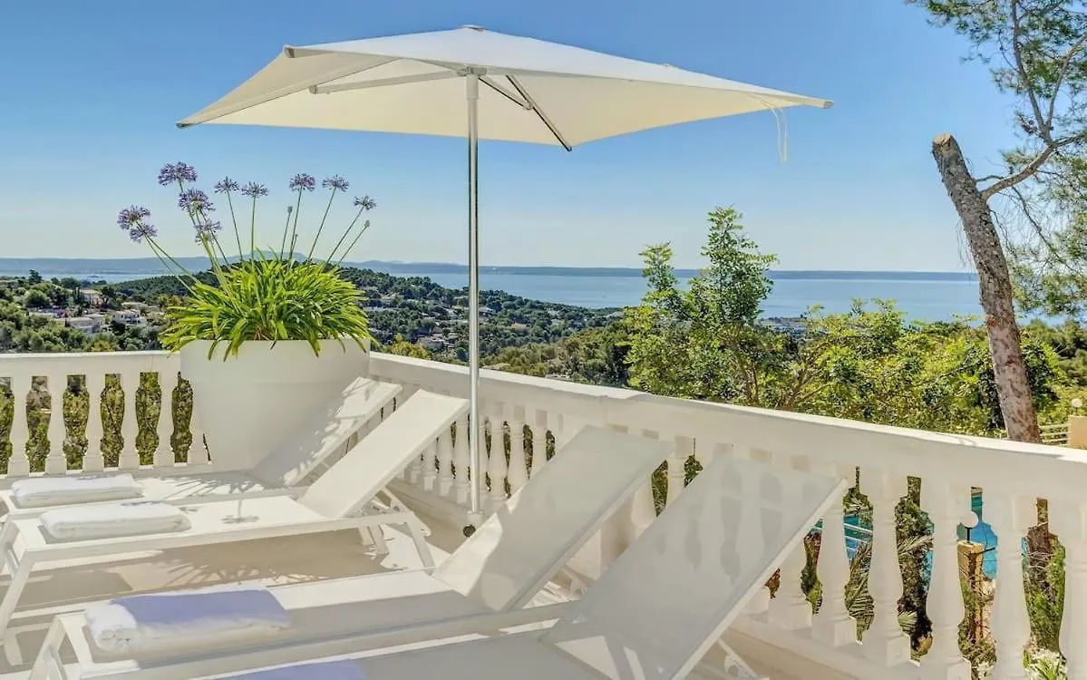 Deluxe Villa With Seaview In Portals location
