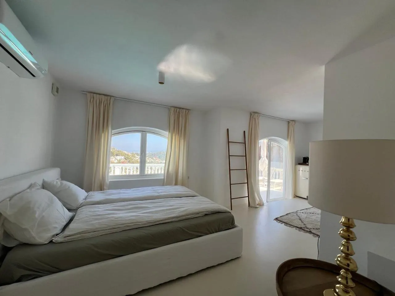 Deluxe Villa With Seaview In Portals Costa D'En Blanes